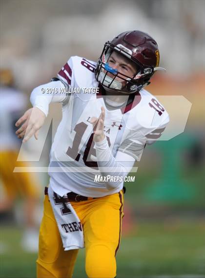 Thumbnail 1 in Glenbard West vs. Loyola Academy (IHSA 8A Semifinal Playoff) photogallery.