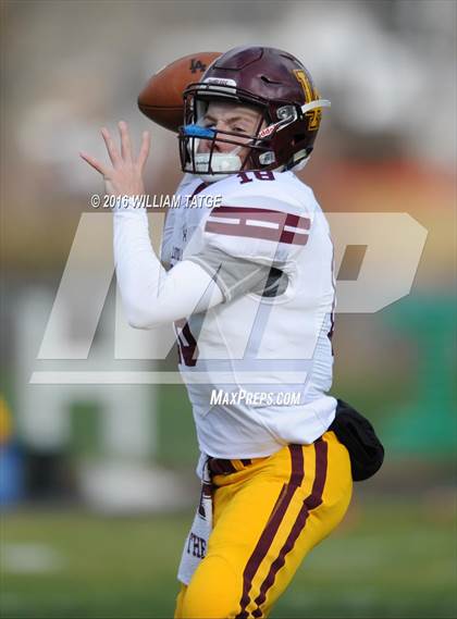 Thumbnail 3 in Glenbard West vs. Loyola Academy (IHSA 8A Semifinal Playoff) photogallery.