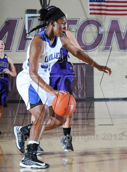Thumbnail 1 in Grandview vs. Campbell County (Nike Tournament of Champions) photogallery.