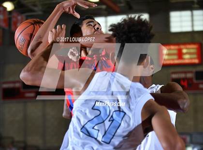 Thumbnail 3 in Los Alamitos vs. Villa Park (Nike Extravaganza) photogallery.