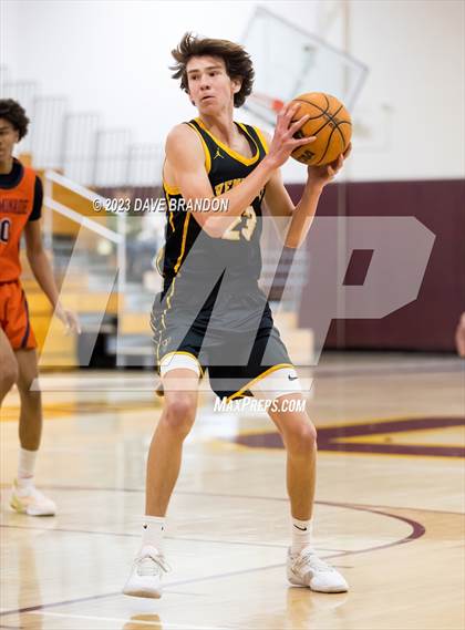 Thumbnail 2 in Chaminade vs. Ventura photogallery.