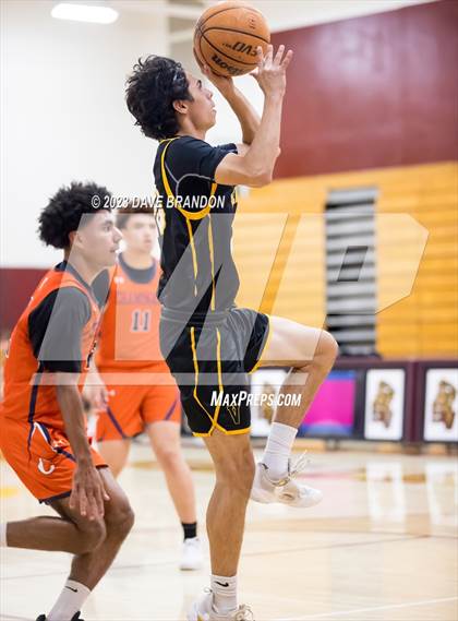 Thumbnail 2 in Chaminade vs. Ventura photogallery.