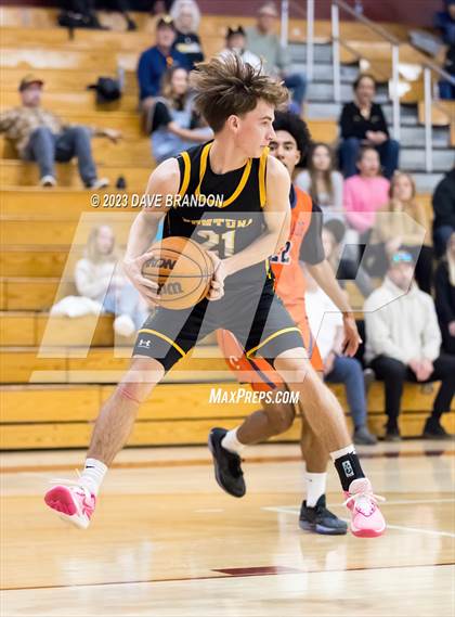 Thumbnail 1 in Chaminade vs. Ventura photogallery.