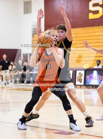 Thumbnail 1 in Chaminade vs. Ventura photogallery.