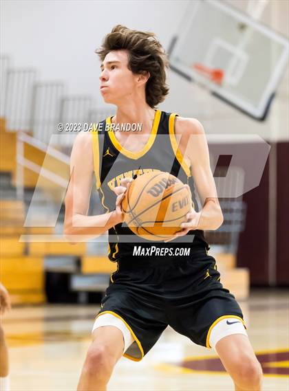 Thumbnail 3 in Chaminade vs. Ventura photogallery.