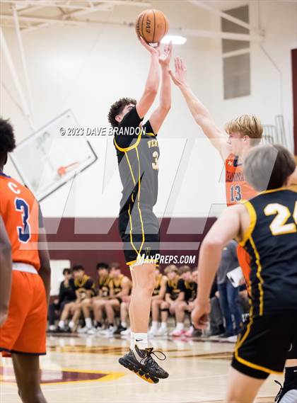 Thumbnail 2 in Chaminade vs. Ventura photogallery.