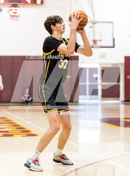 Thumbnail 1 in Chaminade vs. Ventura photogallery.
