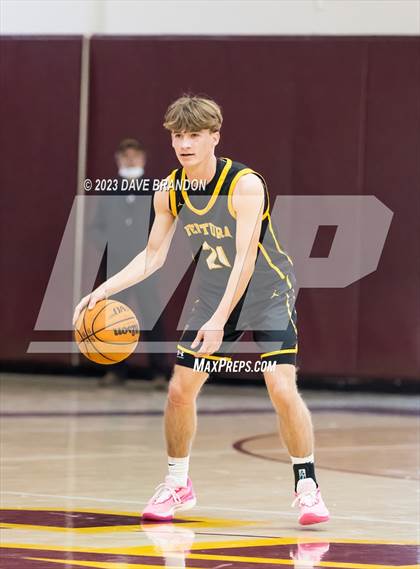 Thumbnail 1 in Chaminade vs. Ventura photogallery.