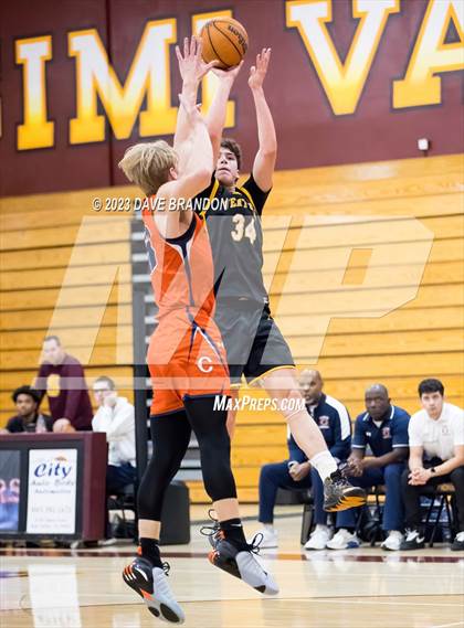 Thumbnail 2 in Chaminade vs. Ventura photogallery.