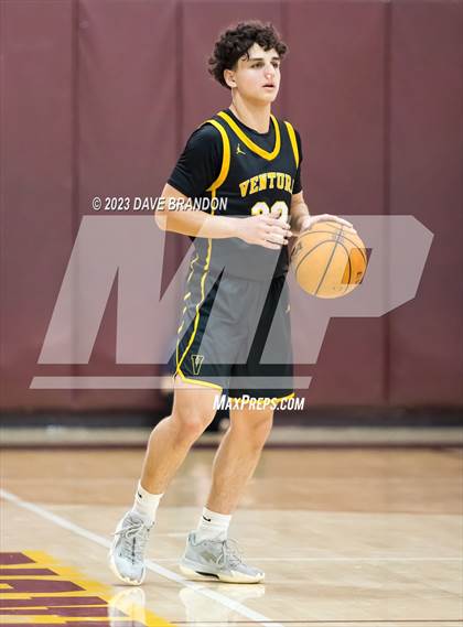Thumbnail 1 in Chaminade vs. Ventura photogallery.