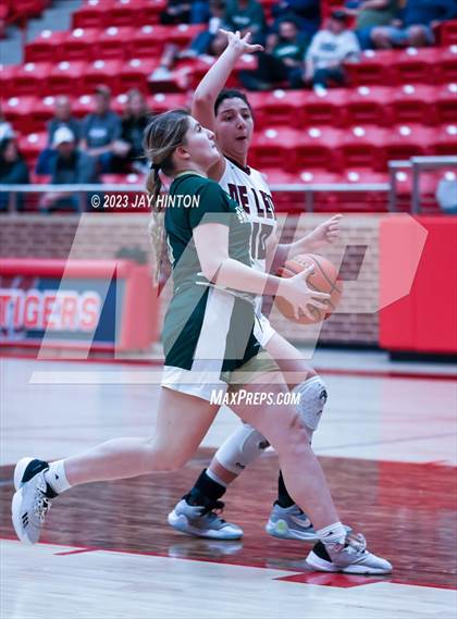 Thumbnail 3 in Valley Mills vs. De Leon photogallery.