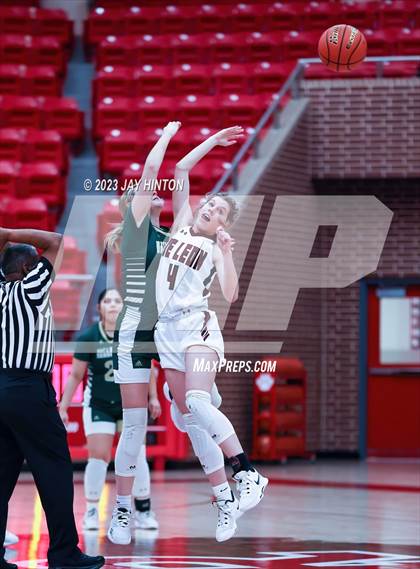 Thumbnail 2 in Valley Mills vs. De Leon photogallery.