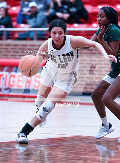 Thumbnail 2 in Valley Mills vs. De Leon photogallery.