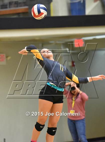 Thumbnail 3 in O'Connor Vs East Central (UIL 6A Bi-District Playoff) photogallery.