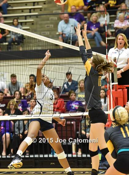 Thumbnail 1 in O'Connor Vs East Central (UIL 6A Bi-District Playoff) photogallery.