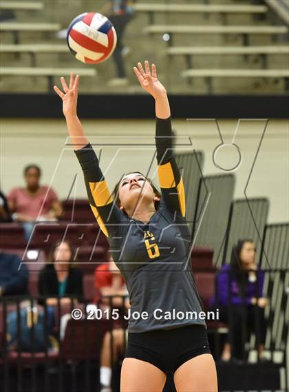 Thumbnail 3 in O'Connor Vs East Central (UIL 6A Bi-District Playoff) photogallery.