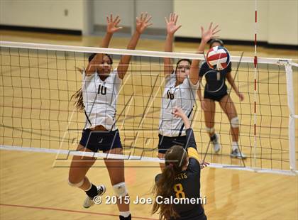 Thumbnail 3 in O'Connor Vs East Central (UIL 6A Bi-District Playoff) photogallery.