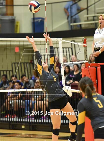 Thumbnail 2 in O'Connor Vs East Central (UIL 6A Bi-District Playoff) photogallery.