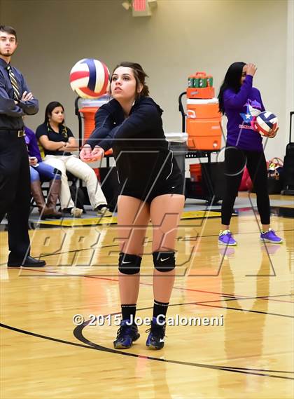 Thumbnail 2 in O'Connor Vs East Central (UIL 6A Bi-District Playoff) photogallery.