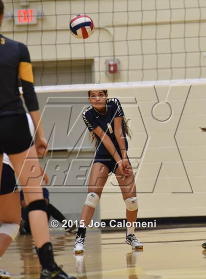 Thumbnail 2 in O'Connor Vs East Central (UIL 6A Bi-District Playoff) photogallery.