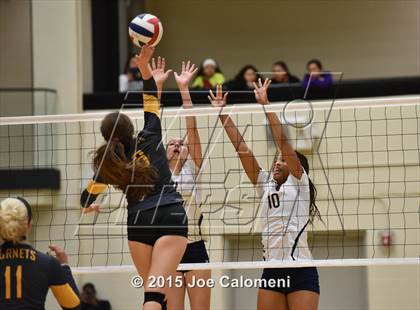 Thumbnail 2 in O'Connor Vs East Central (UIL 6A Bi-District Playoff) photogallery.