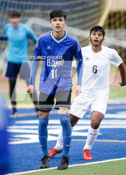 Thumbnail 2 in El Camino Real vs. Palisades (CIF LACS Playoffs) photogallery.
