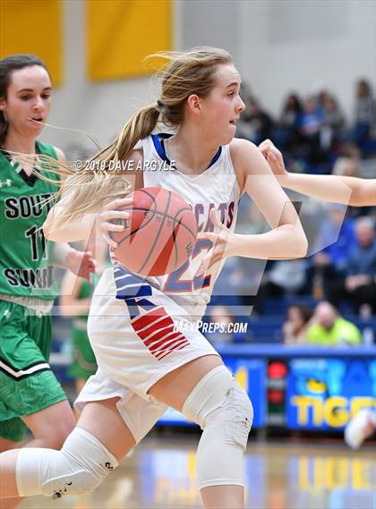 Thumbnail 2 in Richfield vs. South Summit (UHSAA 3A Inter-Region) photogallery.