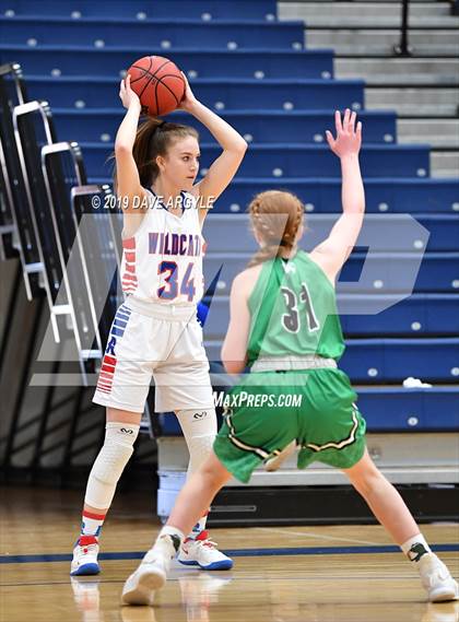 Thumbnail 2 in Richfield vs. South Summit (UHSAA 3A Inter-Region) photogallery.