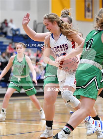 Thumbnail 2 in Richfield vs. South Summit (UHSAA 3A Inter-Region) photogallery.