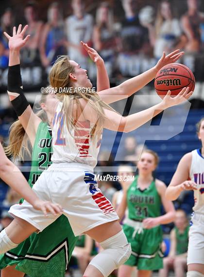 Thumbnail 2 in Richfield vs. South Summit (UHSAA 3A Inter-Region) photogallery.