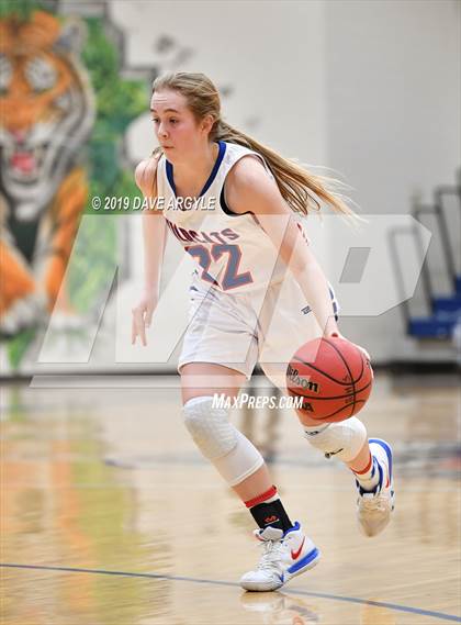 Thumbnail 1 in Richfield vs. South Summit (UHSAA 3A Inter-Region) photogallery.