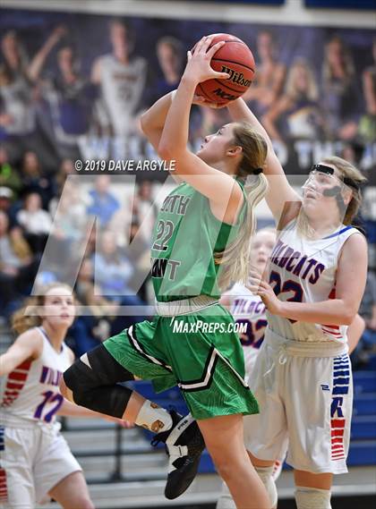Thumbnail 3 in Richfield vs. South Summit (UHSAA 3A Inter-Region) photogallery.