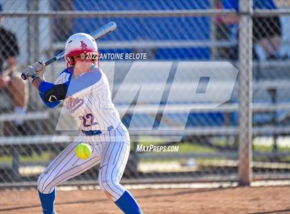 Thumbnail 3 in Los Alamitos vs. Granada Hills Charter photogallery.