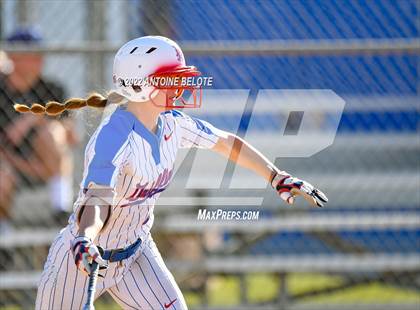 Thumbnail 3 in Los Alamitos vs. Granada Hills Charter photogallery.