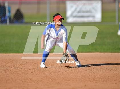 Thumbnail 3 in Los Alamitos vs. Granada Hills Charter photogallery.