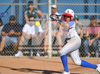 Thumbnail 3 in Los Alamitos vs. Granada Hills Charter photogallery.