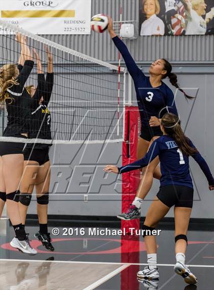 Thumbnail 3 in Pleasant Valley vs. Rio Americano photogallery.
