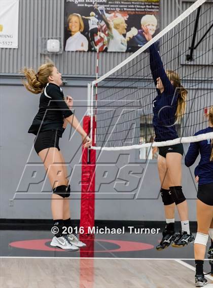 Thumbnail 1 in Pleasant Valley vs. Rio Americano photogallery.