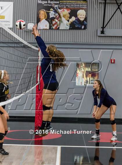 Thumbnail 1 in Pleasant Valley vs. Rio Americano photogallery.