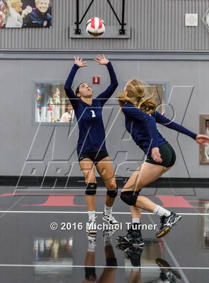 Thumbnail 1 in Pleasant Valley vs. Rio Americano photogallery.