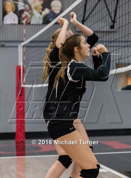 Thumbnail 3 in Pleasant Valley vs. Rio Americano photogallery.