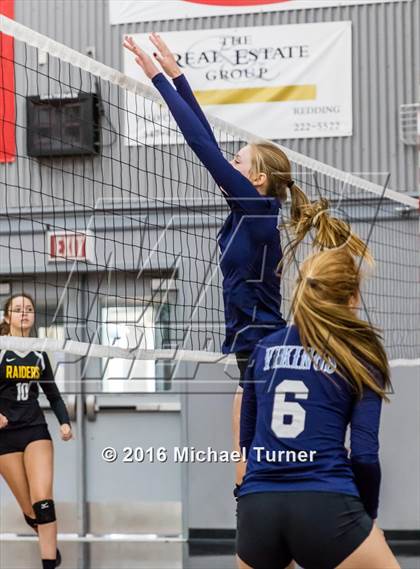 Thumbnail 2 in Pleasant Valley vs. Rio Americano photogallery.