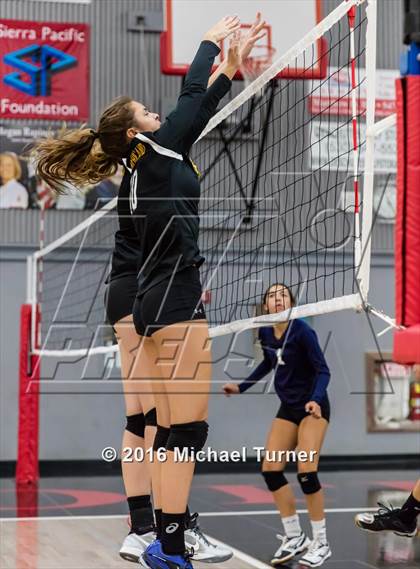 Thumbnail 2 in Pleasant Valley vs. Rio Americano photogallery.