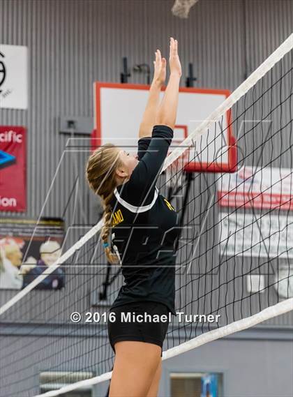 Thumbnail 3 in Pleasant Valley vs. Rio Americano photogallery.