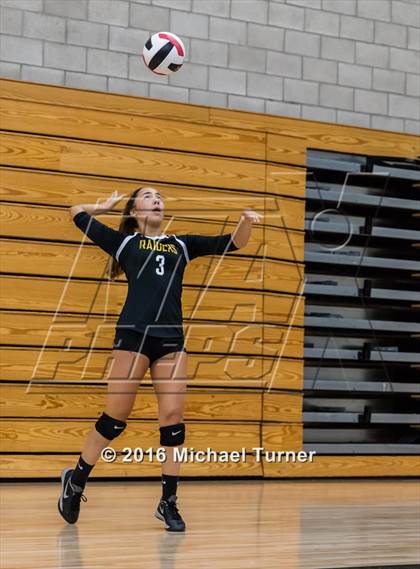 Thumbnail 1 in Pleasant Valley vs. Rio Americano photogallery.