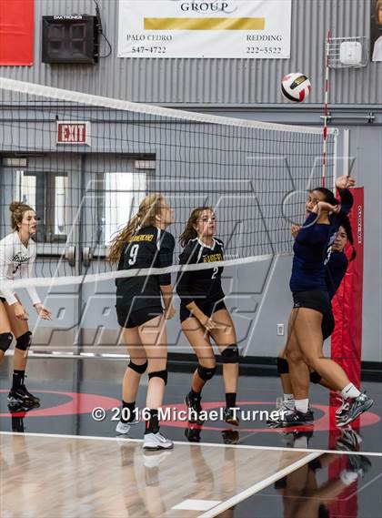 Thumbnail 2 in Pleasant Valley vs. Rio Americano photogallery.