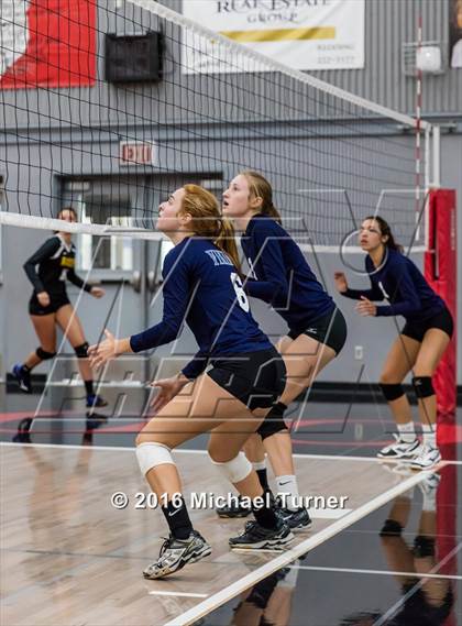 Thumbnail 1 in Pleasant Valley vs. Rio Americano photogallery.
