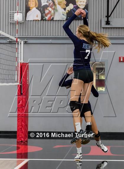 Thumbnail 3 in Pleasant Valley vs. Rio Americano photogallery.