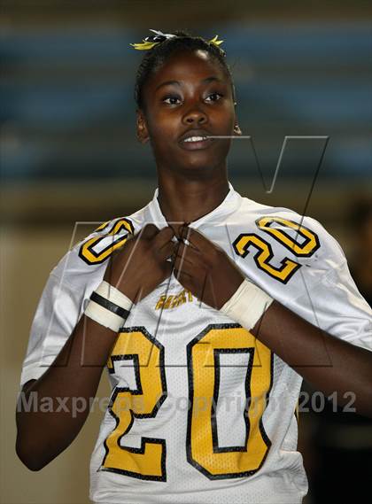 Thumbnail 1 in Gladstone vs. Bassett photogallery.