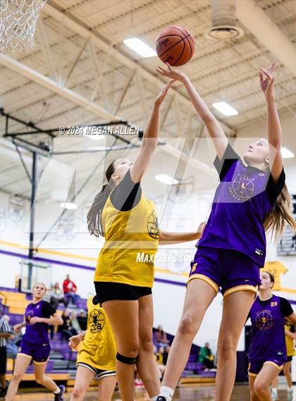 Thumbnail 2 in Centerville @ Bellbrook (Scrimmage) photogallery.